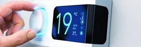 Moderne Raumthermostat-Anzeige mit 19 Grad